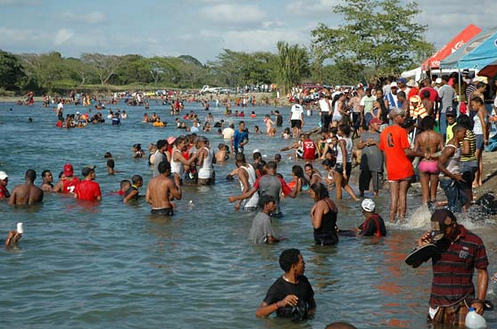 Gente en el Yuna
