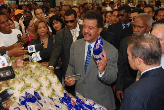 Leonel en Supermercados Nacional