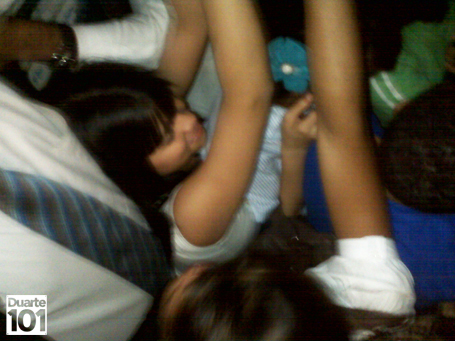 Dentro de una guagua pública